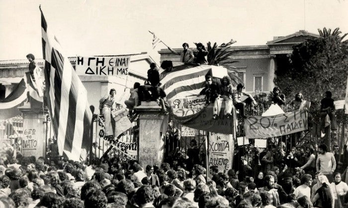 Τι συνέβη 15 Νοεμβρίου 1973 στο Πολυτεχνείο, δύο μέρες πριν την εισβολή του τανκ; «Λαέ πεινάς γιατί τους προσκυνάς;»